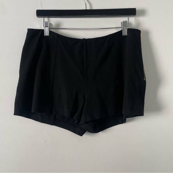 Kit and Ace Pants - Kit and Ace Black Front Seam Side Zip Casual Knit Shorts Size 10